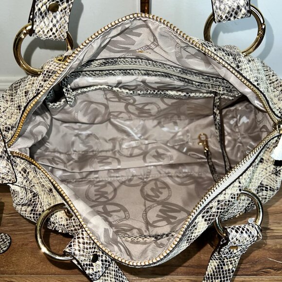 🖤Michael Kors Leather Satchel & Crossbody Purse🖤 - Picture 7 of 17